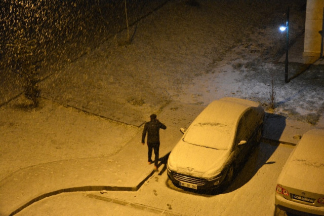 Nisan ayında lapa lapa kar yağdı! - Resim: 1