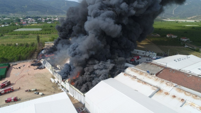 Bursa'da korkutan yangın! 10 milyon liralık zarar var - Resim : 4