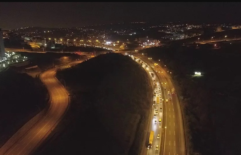 Gece 00:00 öncesi İstanbul'dan kaçış böyle görüntülendi!