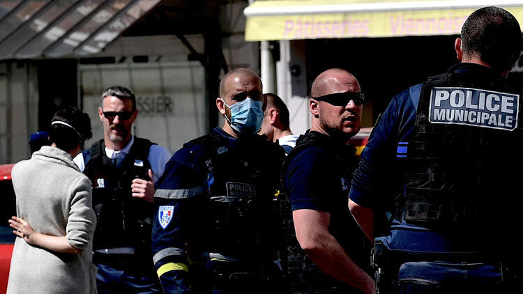 Fransa'da bıçaklı saldırı dehşeti: 2 ölü, 7 yaralı