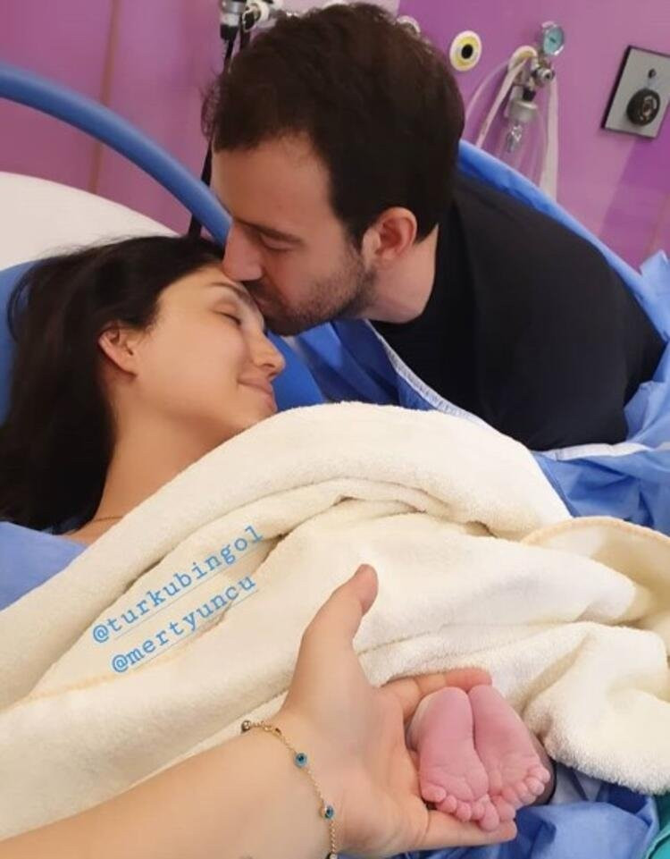 Ünlü türkücü Yavuz Bingöl'ün kızı Türkü Bingöl anne oldu!