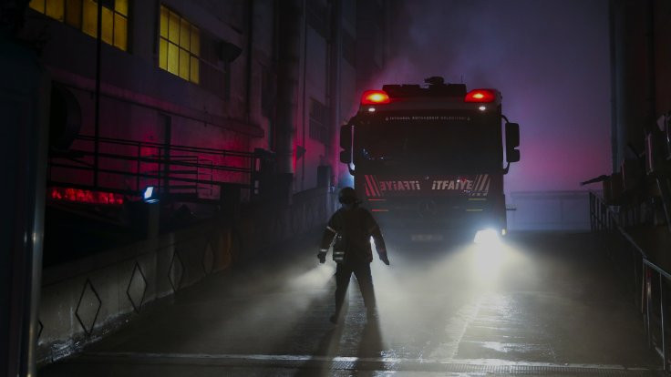 İstanbul'da gece yarısı korkutan fabrika yangını