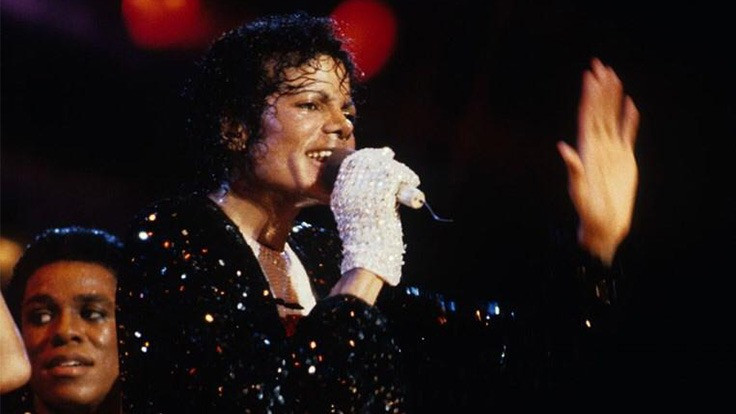 Michael Jackson'ın eldiveni 104 bin dolara satıldı