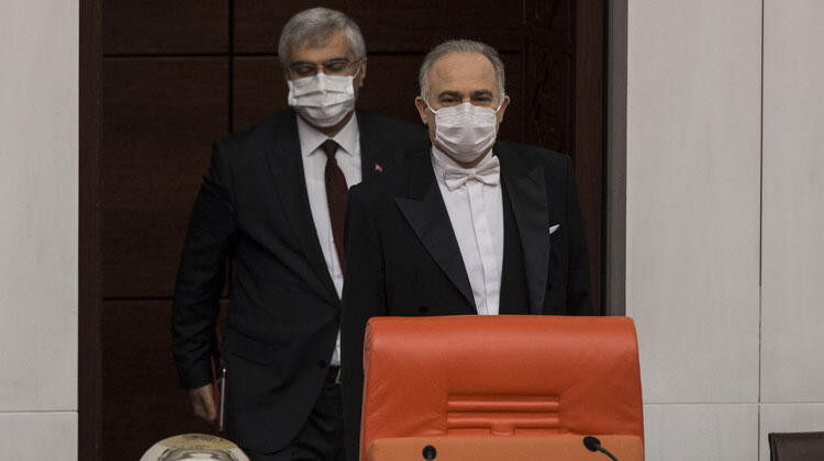 Meclis'te maskeli oturum