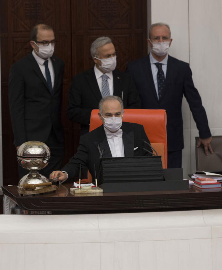 Meclis'te maskeli oturum