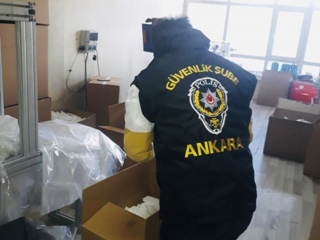 Ankara'da binlerce kaçak maske ele geçirildi - Resim : 1
