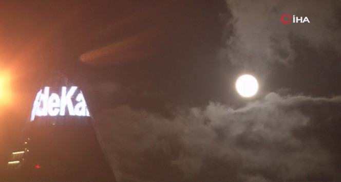 İlginç görüntüler: Süper Ay da ''Evde kal'' dedi... 