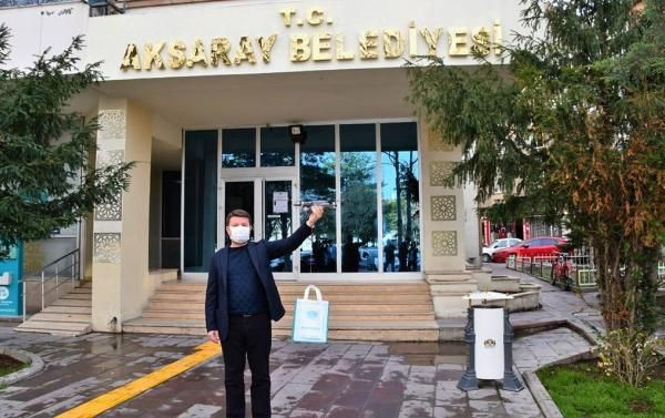 Aksaray Belediyesi, 65 yaş üstü kişilere drone ile maske dağıttı