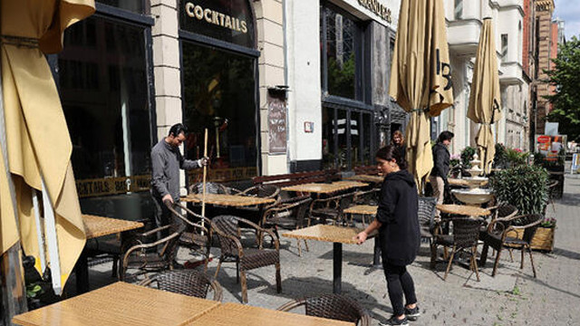 Almanya'da kafe ve restoranlar yeniden açılıyor
