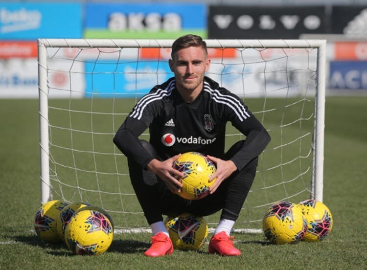 Burak Yılmaz'ın aracı hastane önünde görüldü, ortalık karıştı