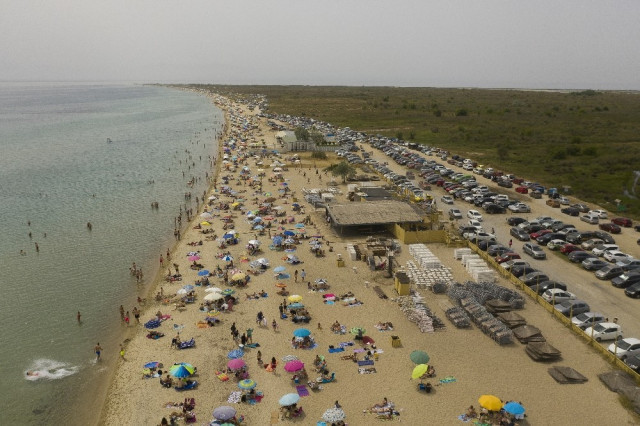 Yunanistan'da plajlar yeniden açıldı