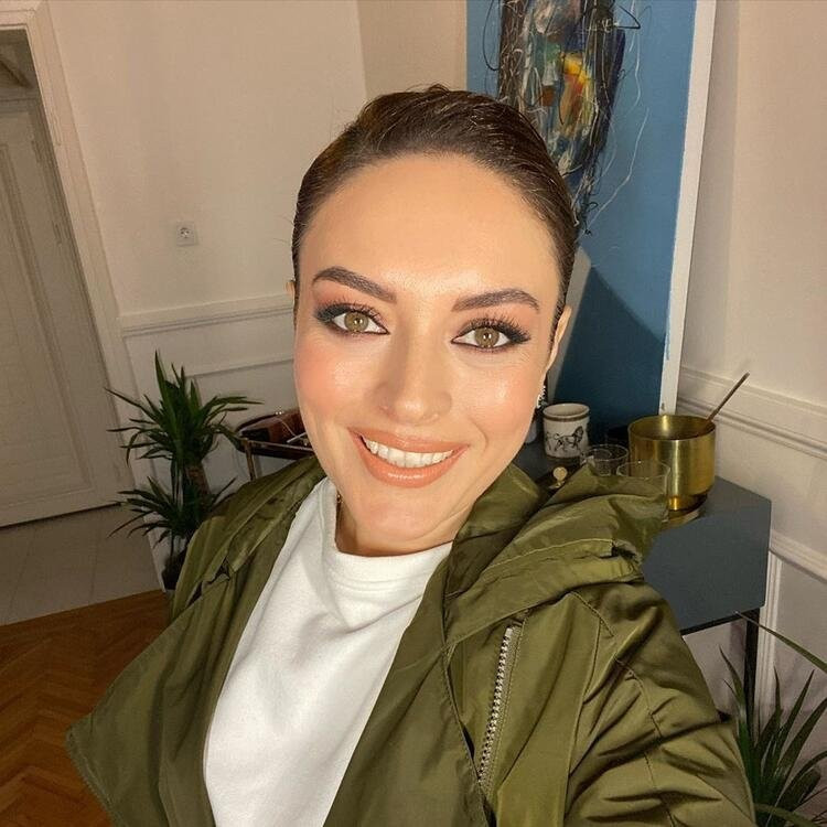 Ezgi Mola Enis Arıkan ile canlı yayınında itiraf etti
