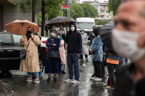 İzin verildiğini duyan koştu! ''Burada bekleyeceğim başka çare yok''
