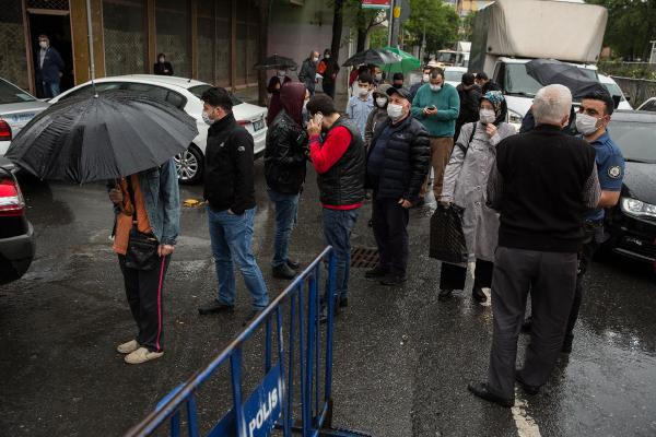 İzin verildiğini duyan koştu! ''Burada bekleyeceğim başka çare yok''