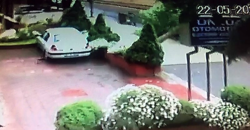 Fırtına İstanbul'da ortalığı savaş alanına çevirdi