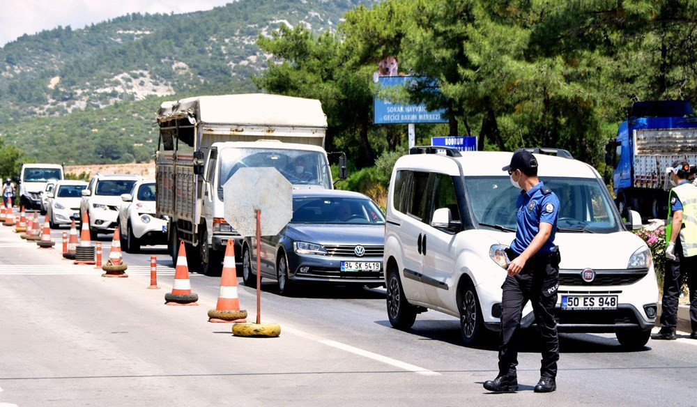 24 saatte 10 bin araç! Yazlıkçılar Bodrum'a akın ettiler!