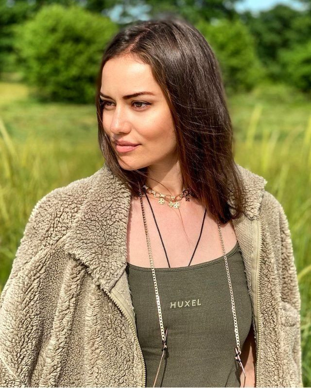 Fahriye Evcen'in fotoğrafına büyük ilgi!