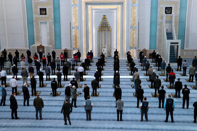 Bayram namazı yalnızca bir camide kılındı