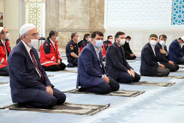 Bayram namazı yalnızca bir camide kılındı