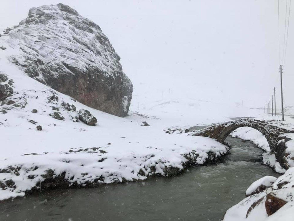 Karadeniz'de mayıs karı güzelliği
