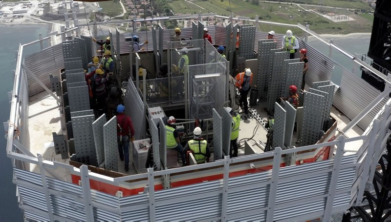 Çanakkale Köprüsü'nün 318 metrelik ayaklarında zorlu mesai