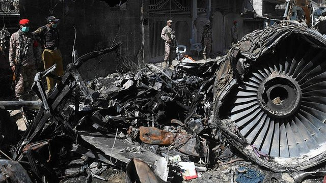 Pakistan düşen uçakla ilgili skandal! Uyarıları dikkate almamış