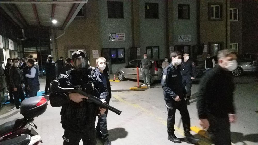 Alkollü muhtar hamile kadını tekmeleyip polise saldırdı!