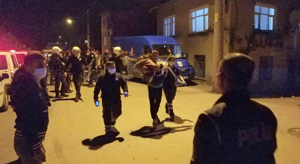 Alkollü muhtar hamile kadını tekmeleyip polise saldırdı!