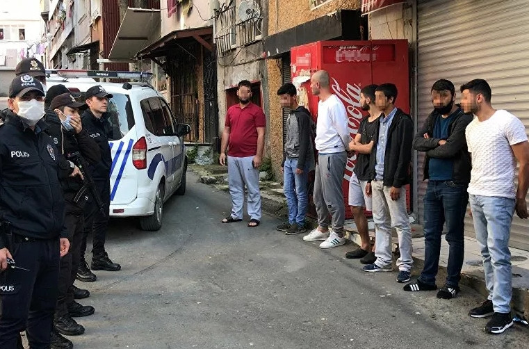 İstanbul'da yasak tanımayan 8 kişiye 25 bin 200 TL ceza