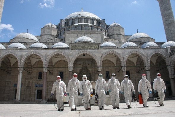 Camilerde ''cuma namazına'' hazırlık böyle görüntülendi
