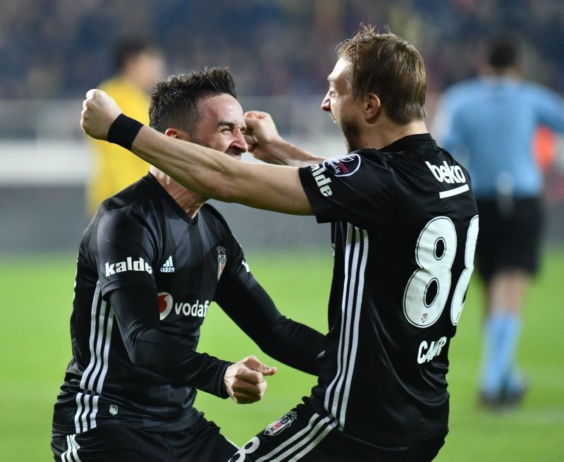 Beşiktaş'ta Caner Erkin ve Gökhan Gönül için karar verildi