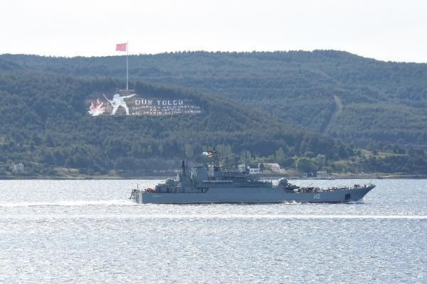 Rus savaş gemisi Çanakkale Boğazı'ndan geçti