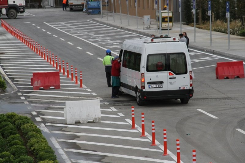 Yeşilköy’deki pandemi hastanesinin tabelası asıldı