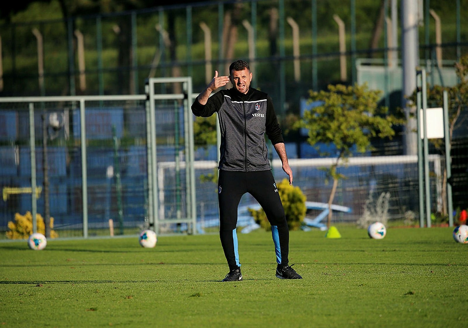 Gineli yıldız Trabzonspor'u sosyal medyadan takibe aldı!