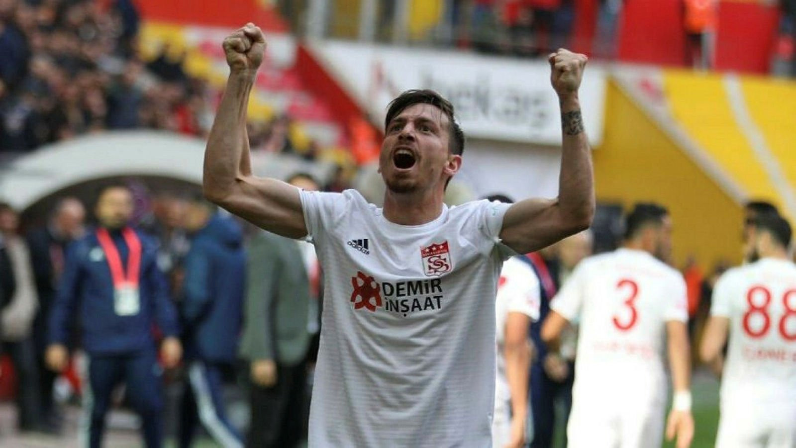 Süper Lig'in 2 yıldızı Fenerbahçe'ye!