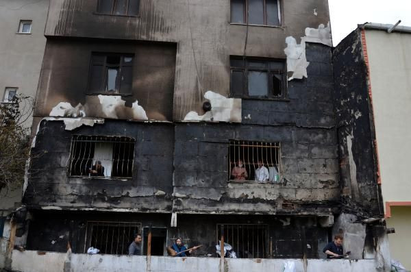 İstanbul'da dehşete düşüren anlar! Canlarını zor kurtardılar
