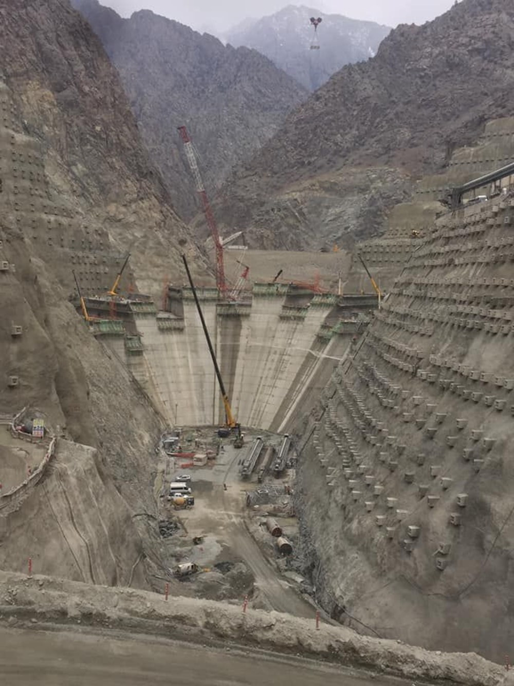 Türkiye'nin en yüksek barajında son 70 metre kaldı