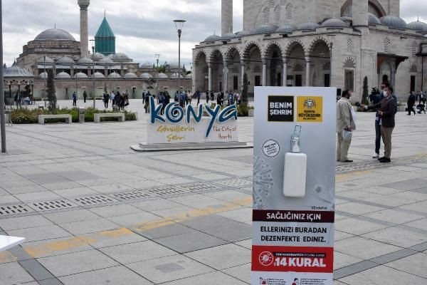 Cuma namazı için 300 bin tek kullanımlık seccade dağıtıldı