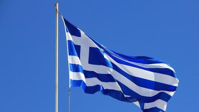 Yunanistan bazı ülkelerden turist kabul etmeye başlıyor