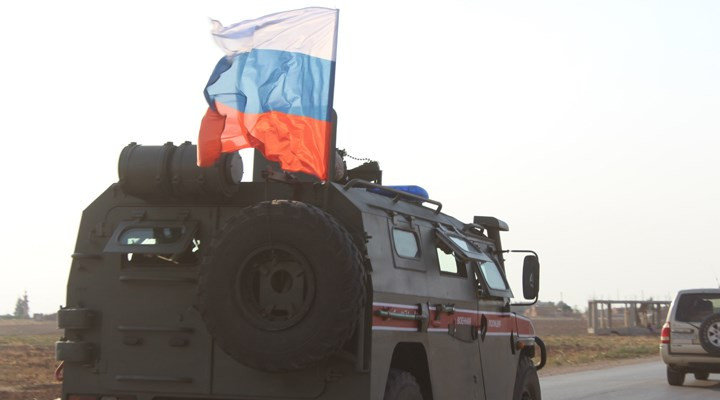 Suriye'de gerginlik! Rus askerleri ABD askerlerinin yolunu kesti