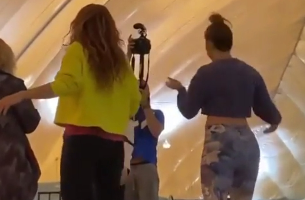 Jennifer Lopez ve Shakira’dan kalça şov!