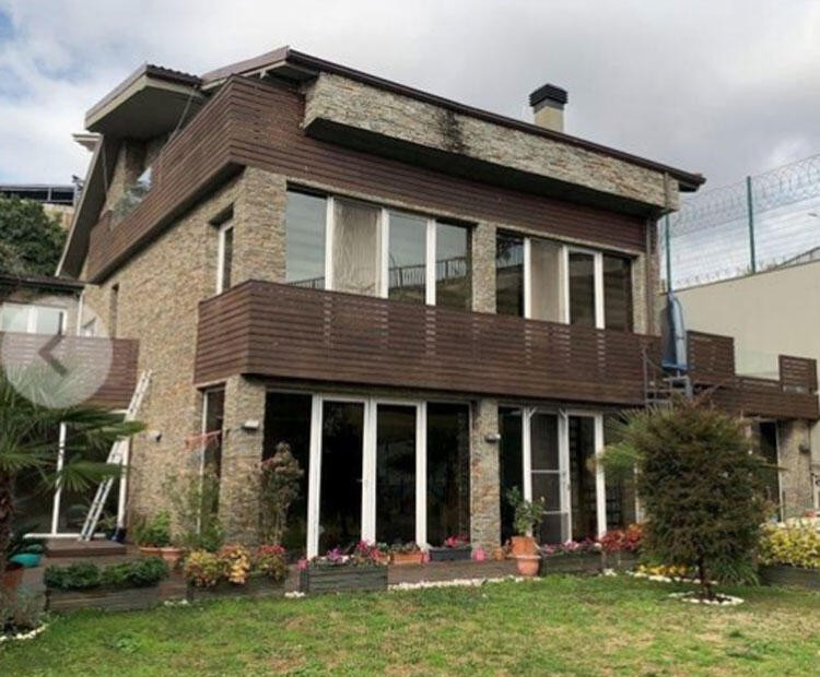 Çağla Şıkel villasını satışa çıkardı
