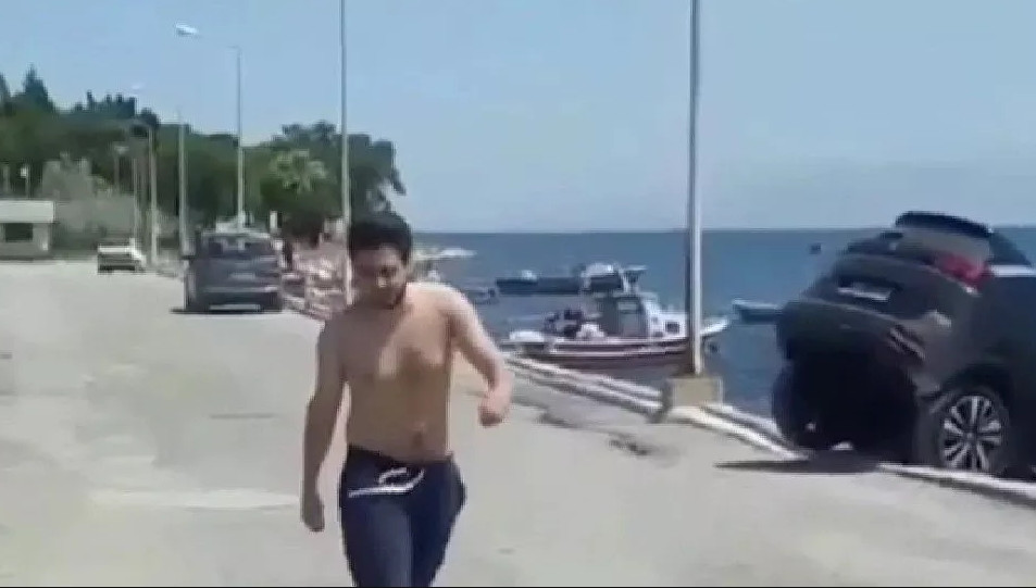 İzmir'de inanılmaz olay! Kiraladığı aracı denize atıp dönüp gitti