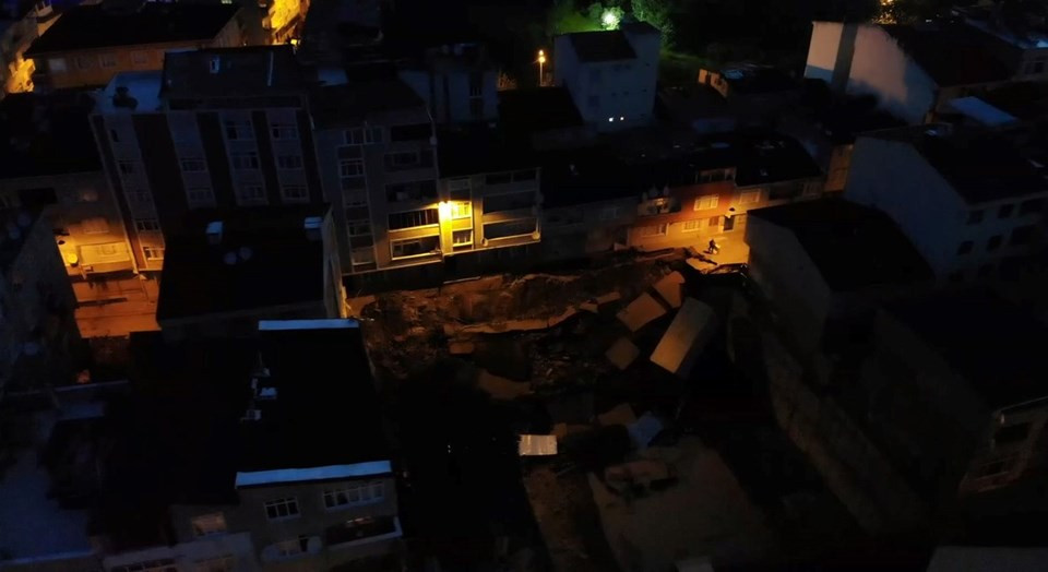 Sahur vakti İstanbul'da korkutan olay! Tüm yol çöktü