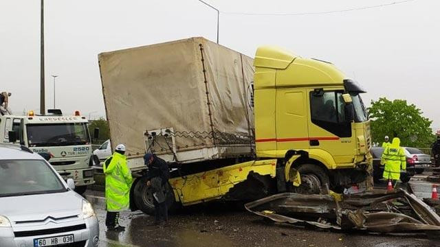 Karadeniz sahil yolunda feci TIR kazası