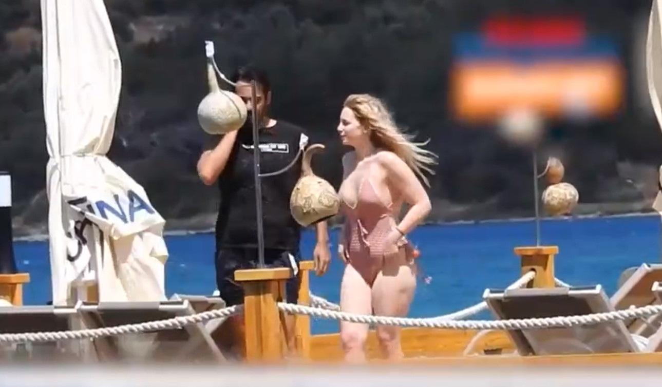 Hayal Köseoğlu tatilde kameralara yakalandı
