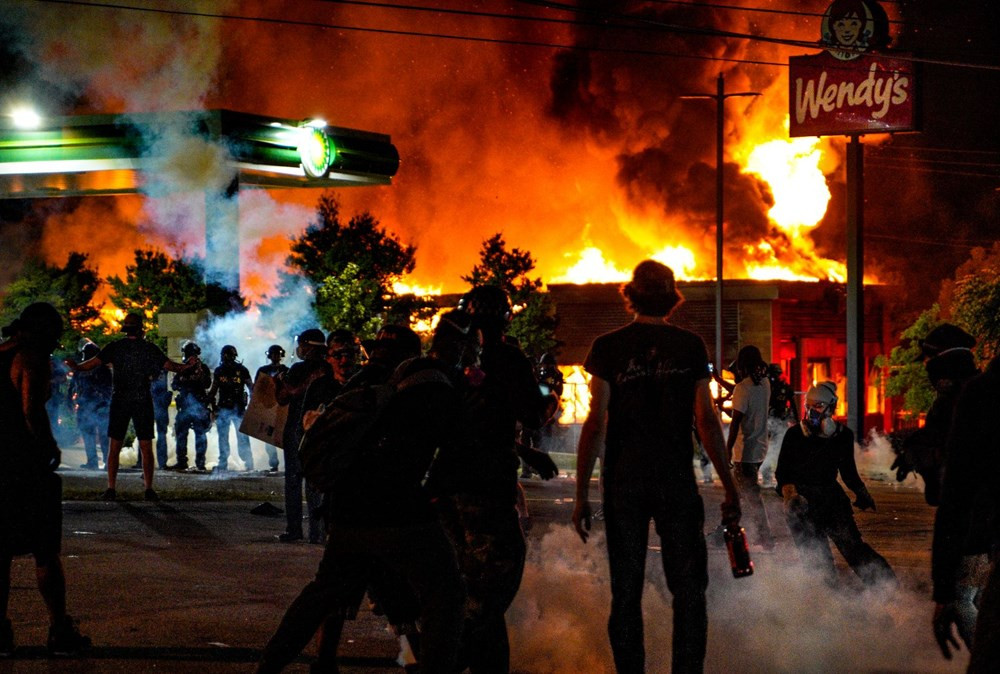 ABD'de yine polis şiddeti! Atlanta sokakları savaş alanına döndü