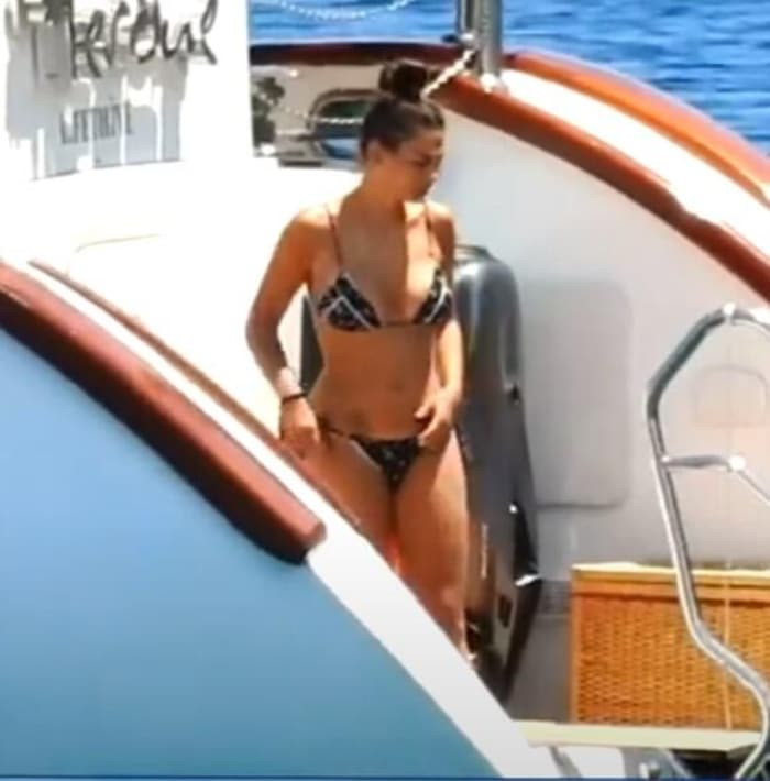 Demet Özdemir'in tatil pozları sosyal medyayı salladı - Haber3