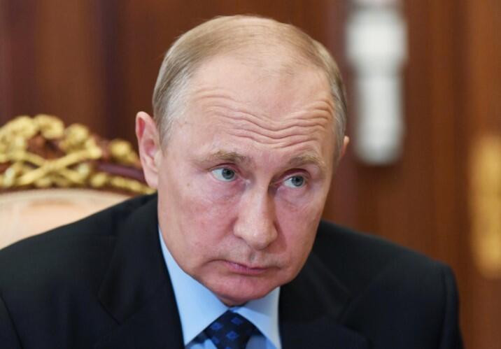 Putin koronavirüsten böyle korunacak!