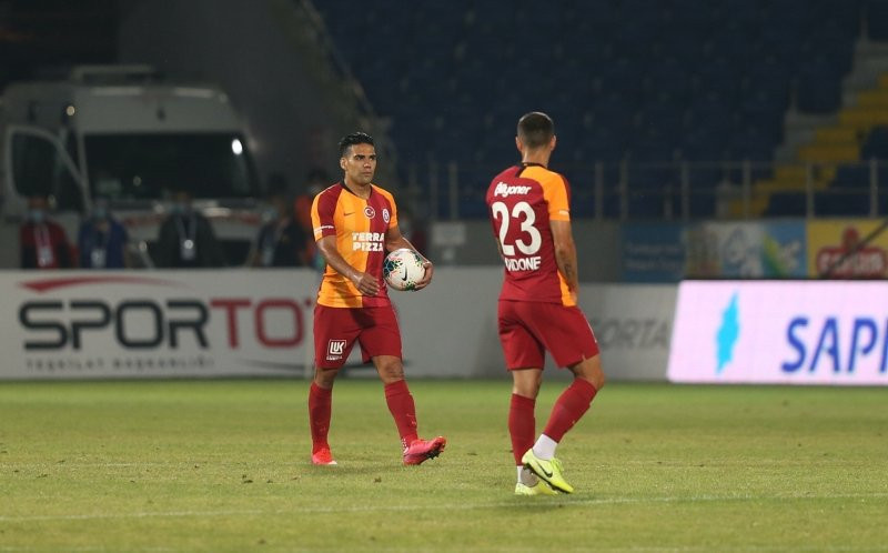 Diagne Falcao'yu solladı! - Resim: 4